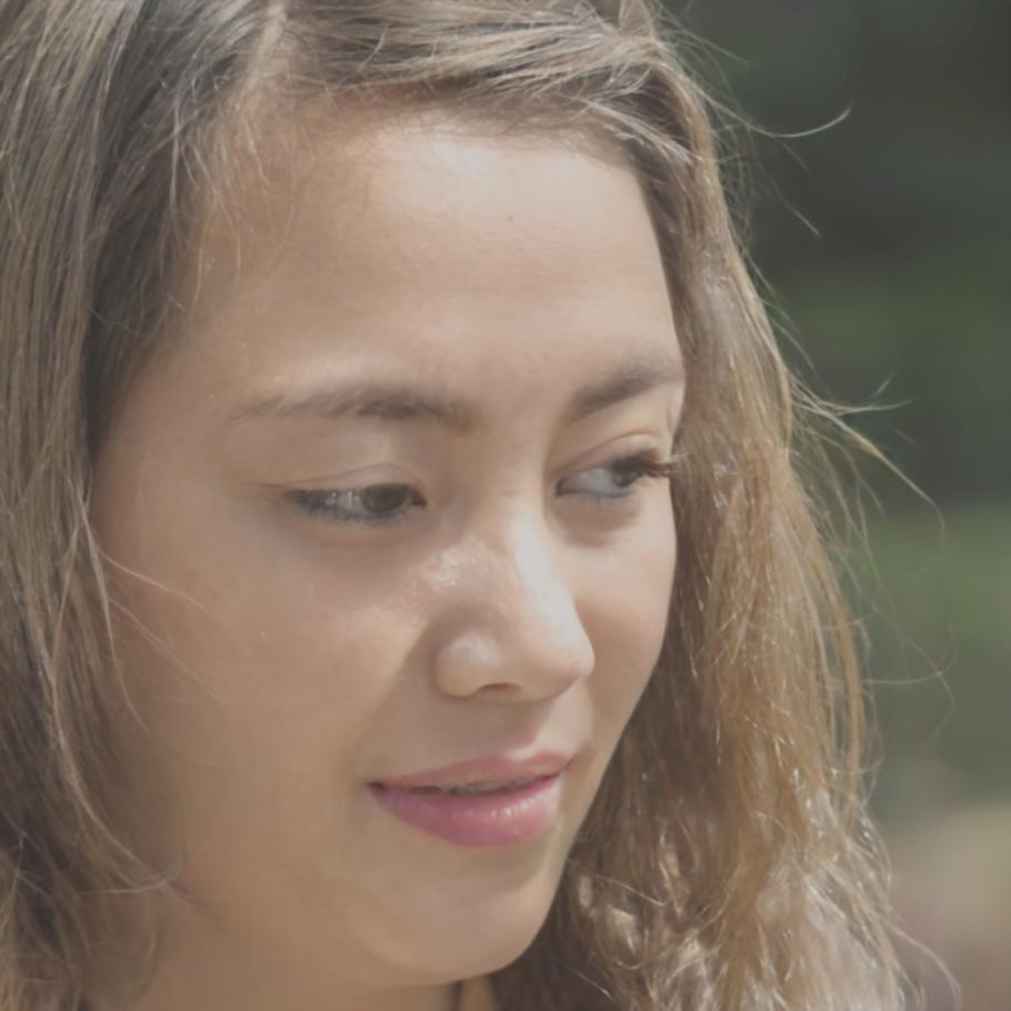 Portrait de Salma conseillère investissement débutant